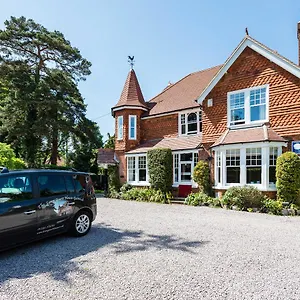 **** Guest house The Lawn Gatwick United Kingdom